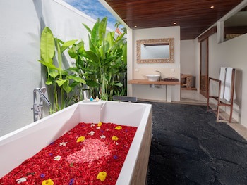 Avery Le Nixsun Villas By Waringin Hospitality