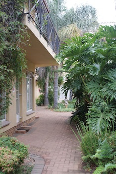 Elizabeth Lodge