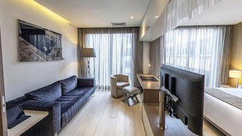 100 Luxury Suites By Preferred