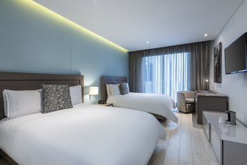 100 Luxury Suites By Preferred