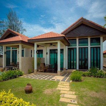 Borneo Beach Villas