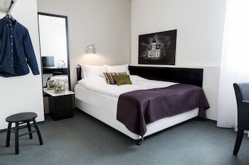 22 Hill Hotel
