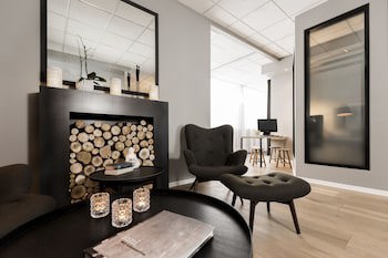22 Hill Hotel