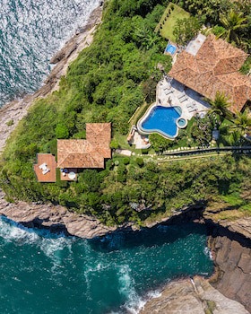 Cliffside Luxury Inn