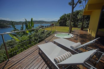 Cliffside Luxury Inn