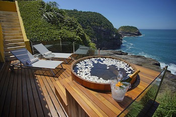 Cliffside Luxury Inn