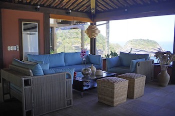 Cliffside Luxury Inn