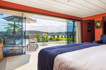 Cliffside Luxury Inn