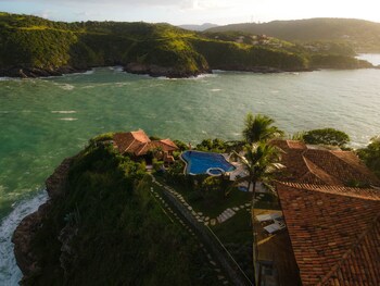 Cliffside Luxury Inn