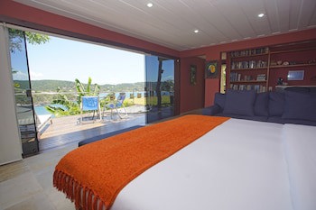 Cliffside Luxury Inn