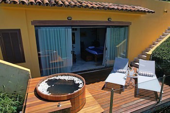 Cliffside Luxury Inn
