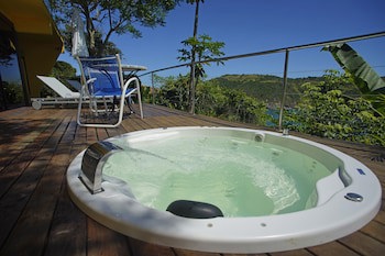 Cliffside Luxury Inn