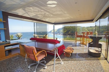 Cliffside Luxury Inn