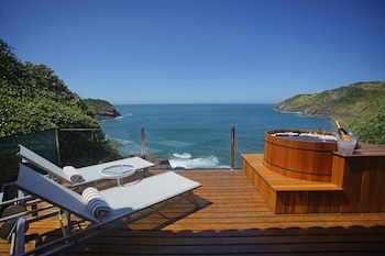 Cliffside Luxury Inn
