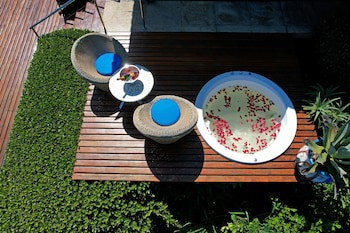 Cliffside Luxury Inn