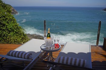 Cliffside Luxury Inn