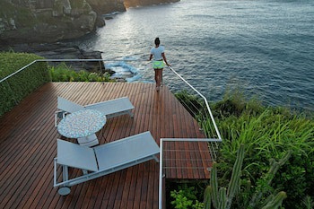 Cliffside Luxury Inn