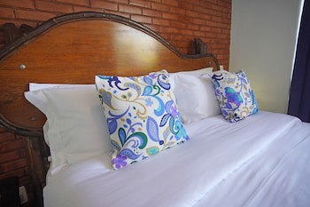 Cliffside Luxury Inn