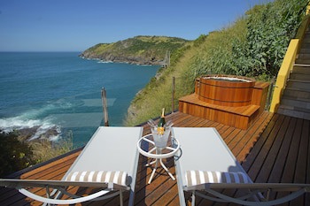 Cliffside Luxury Inn