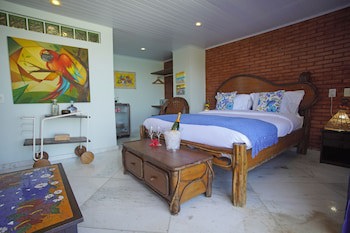 Cliffside Luxury Inn