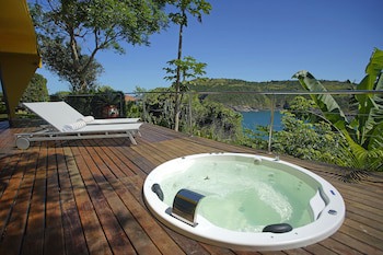 Cliffside Luxury Inn