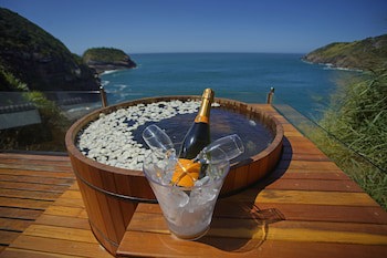 Cliffside Luxury Inn