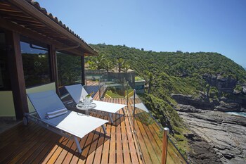 Cliffside Luxury Inn