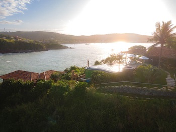 Cliffside Luxury Inn