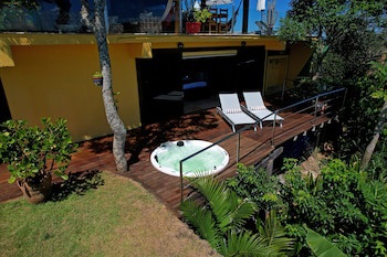 Cliffside Luxury Inn