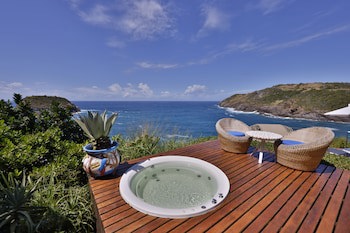 Cliffside Luxury Inn