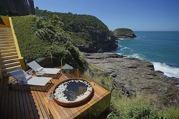Cliffside Luxury Inn