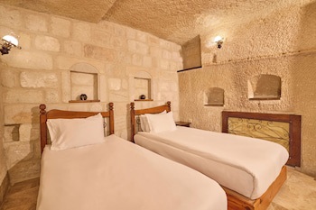 Cave Double Suite (full double bed) (jacuzzi)