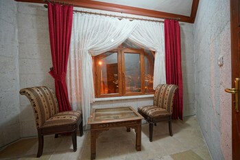 Arch Palace Hotel
