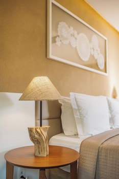 Dolphin Hotel
