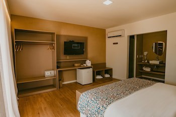 Dolphin Hotel