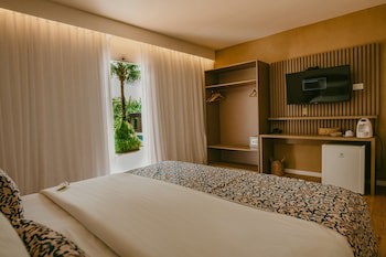 Dolphin Hotel