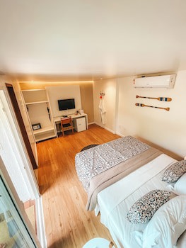 Dolphin Hotel