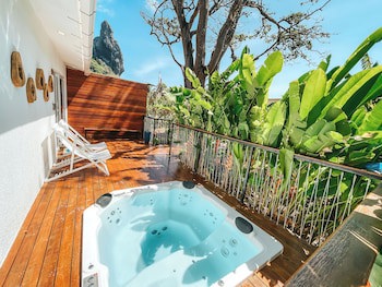 Dolphin Hotel