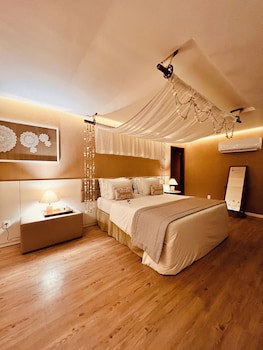 Dolphin Hotel