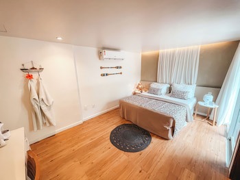 Dolphin Hotel