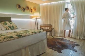 Dolphin Hotel