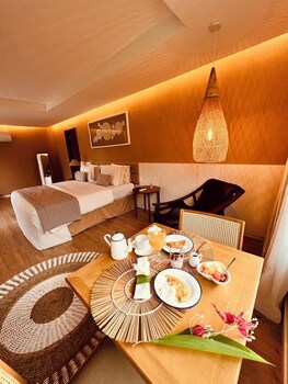 Dolphin Hotel