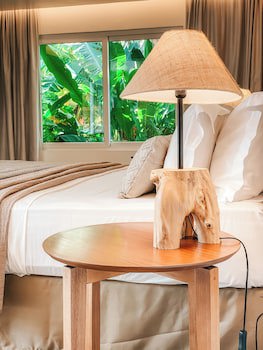 Dolphin Hotel