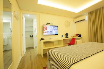 Dolphin Hotel