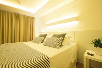 Dolphin Hotel