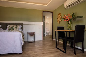 Dolphin Hotel