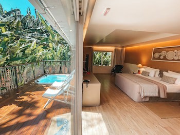 Dolphin Hotel