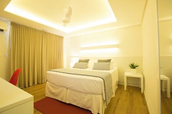 Dolphin Hotel