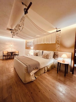 Dolphin Hotel