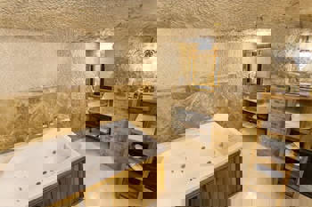 Imperial Cave Suites & Spa